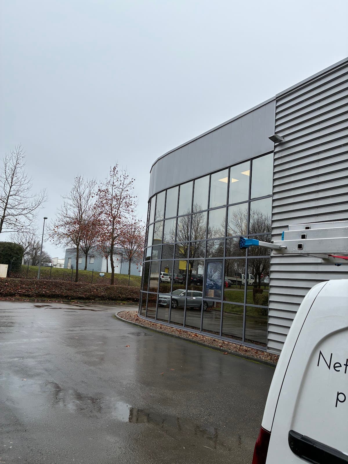 Rs Nettoyage - Nettoyage de vitres - Panneaux solaires - Bardage — société de nettoyage extrême à Besançon