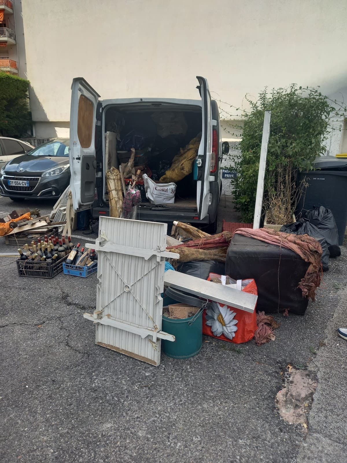 Débarras Maison PACA Cannes : Vide maison appartement cave & Nettoyage Diogène — société de nettoyage extrême à Cannes